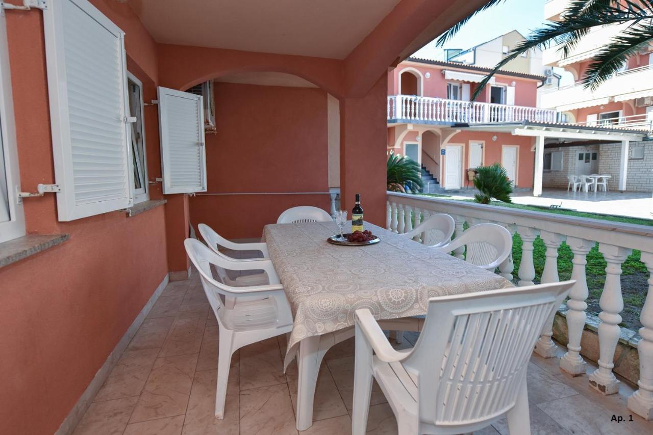 Apartments Bella Sky II Novalja Exterior photo